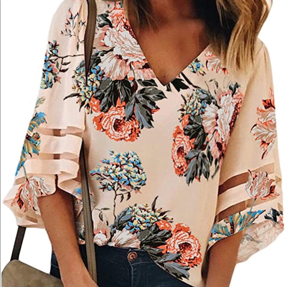 BLENCOT (AMAZON): 3/4 Bell Sleeve V-Neck Top